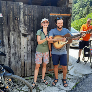 Gitarre spielen und die Seele baumeln lassen mit Merino Shirts von SCROC - strayahead