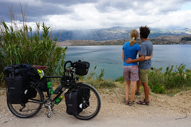 Strahahead unterwegs am Rad auf der Insel Pag in Kroatien.