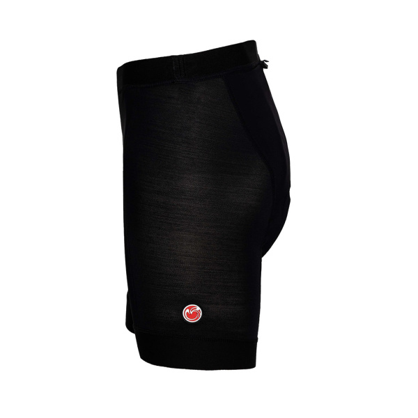 Die Merino Bike Shorts sitzt enganliegend am Körper und eignet sich perfekt als Radunterhose unter der sCooltec Merino Shorts Ruza.
