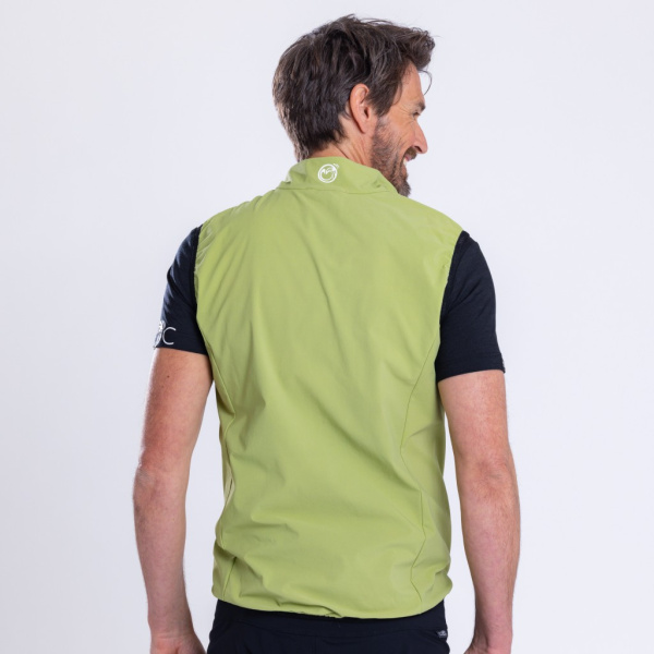 Die sCooltec Merino Weste Bido pistazie schützt dich vor Wind.