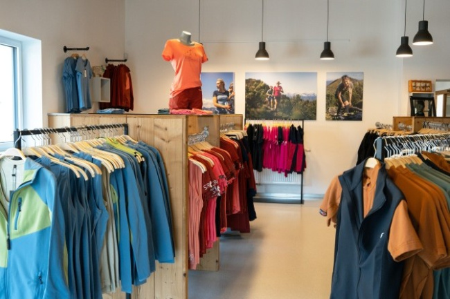 Damenbereich unseres Shops in Wolfern, Oberösterreich - SCROC