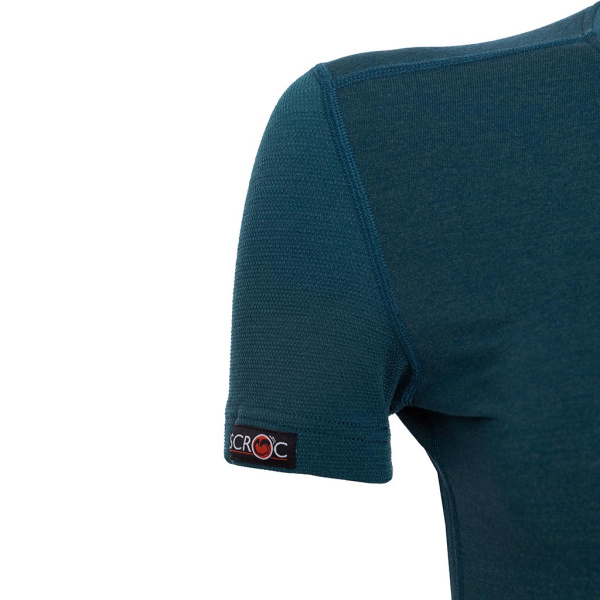 Das sMerino 190 Shirt Junto w petrol für Damen ist wärmer als unsere klassischen Shirts und daher perfekt als First Layer im Winter geeignet.