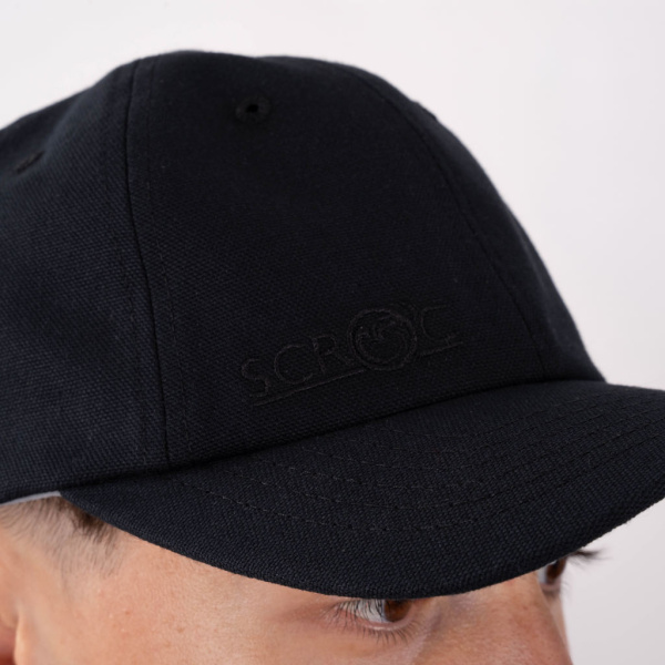 Die sMerino Cap Gemo u schwarz mit dezentem Stick-Logo auf der Seite.