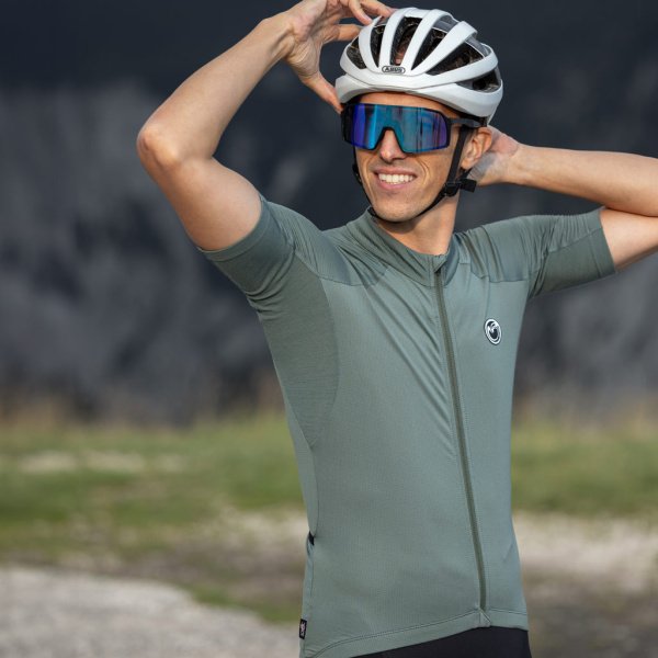 Ein Bike Trikot für Herren aus Merinowolle für deine beste Performance. SCROC