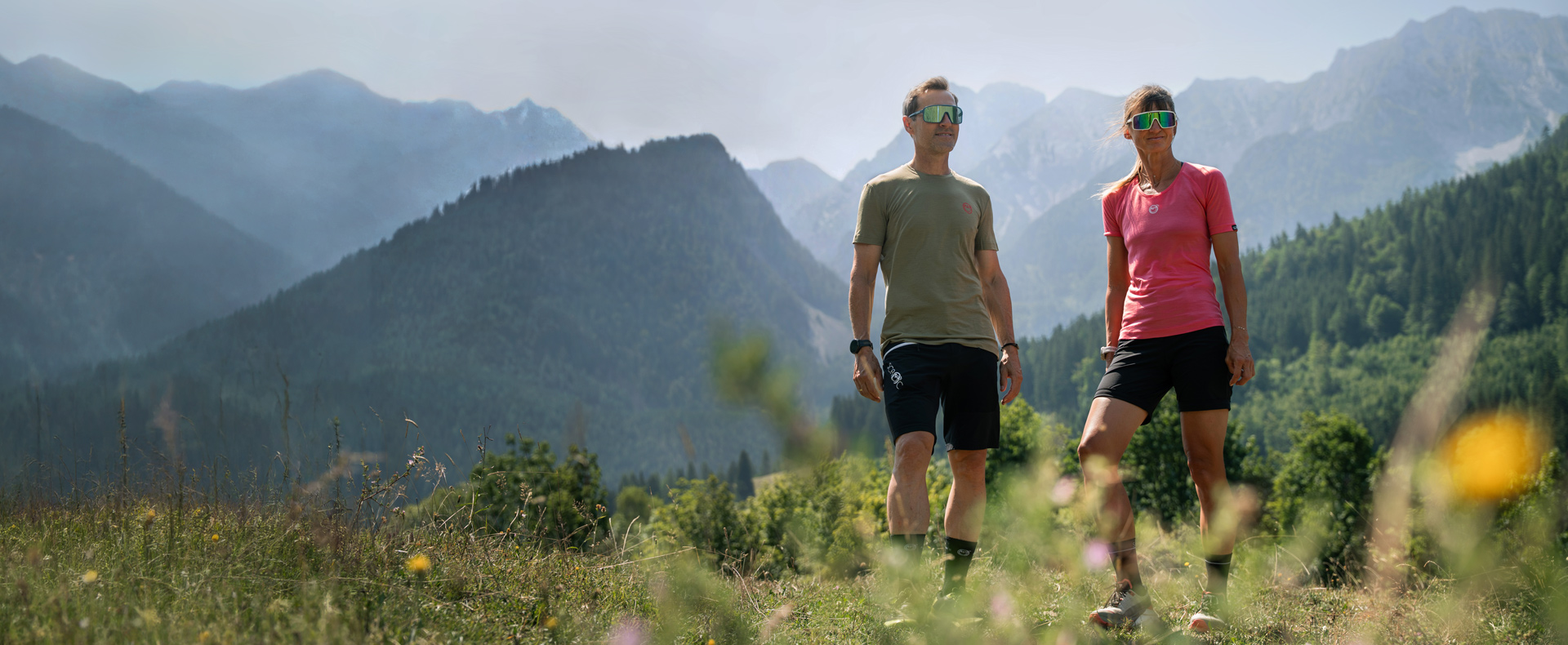 Entdecke Merino Shirts und Sportbekleidung mit Merinowolle bei SCROC