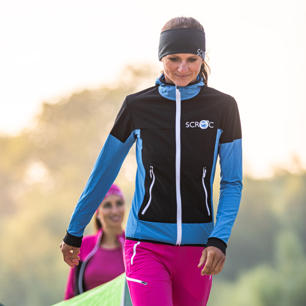 Barbara Mayer trägt die sWooltec Merino Jacke Vintro w in blau in Größe S.