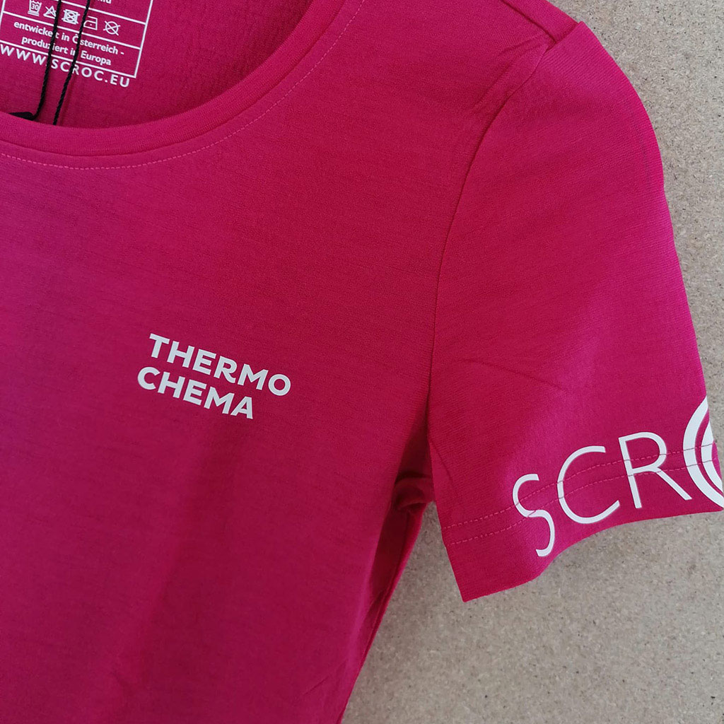 Thermochema Firmendruck auf Merino Bekleidung - Kunde SCROC