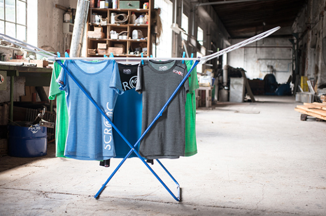 Wäscheständer mit Merino Shirts von SCROC